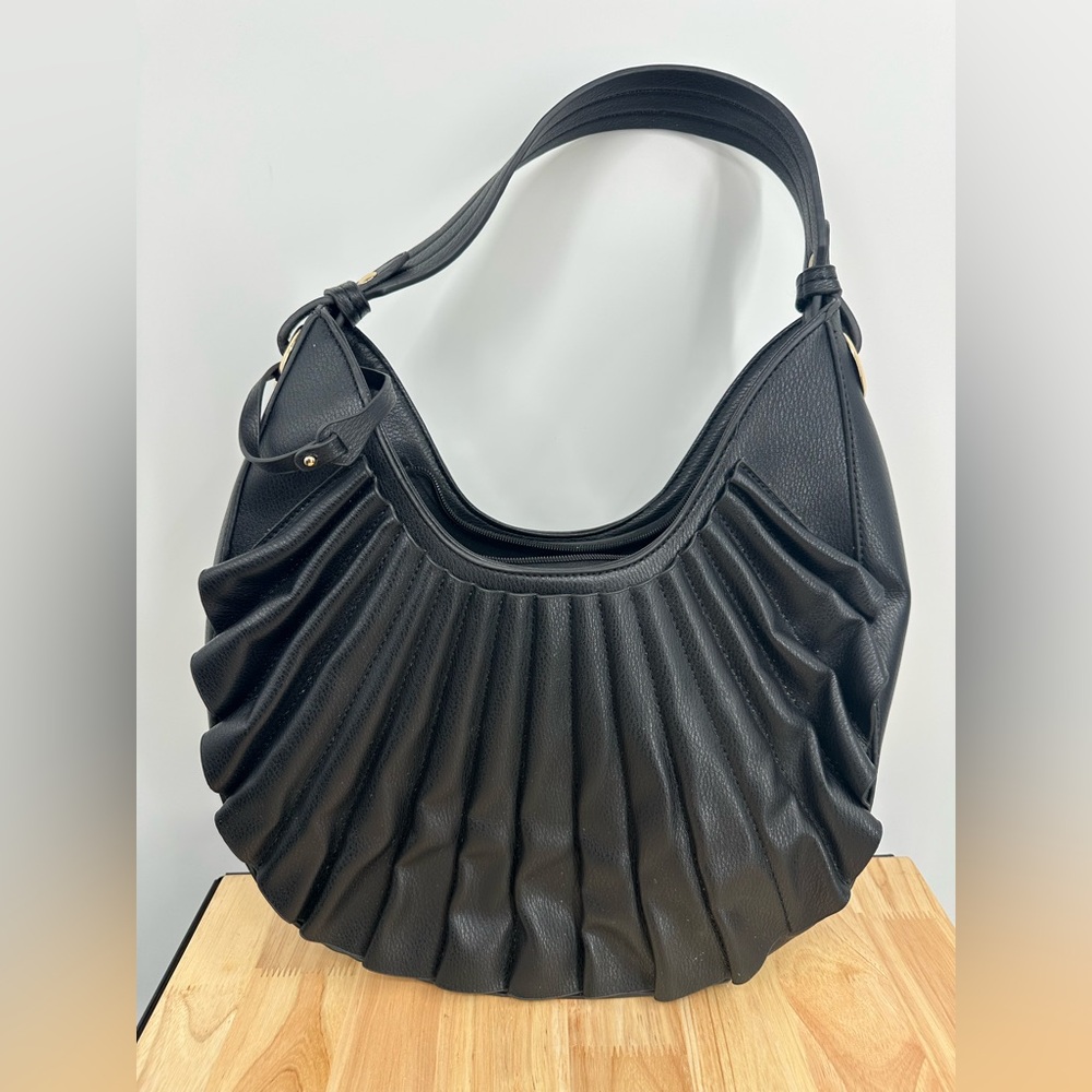 Elegant Black Pleated Women's Bag